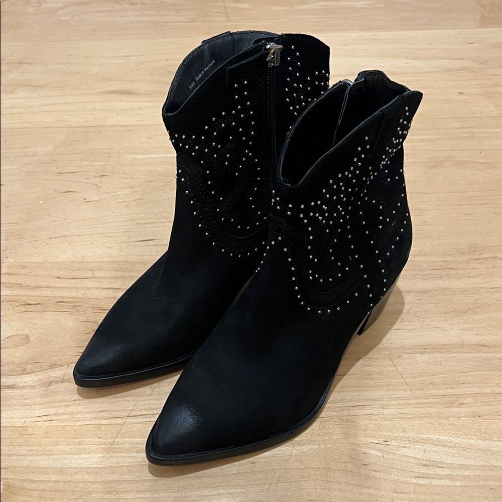NWOT Dolce Vita Black Studded Ankle Booties